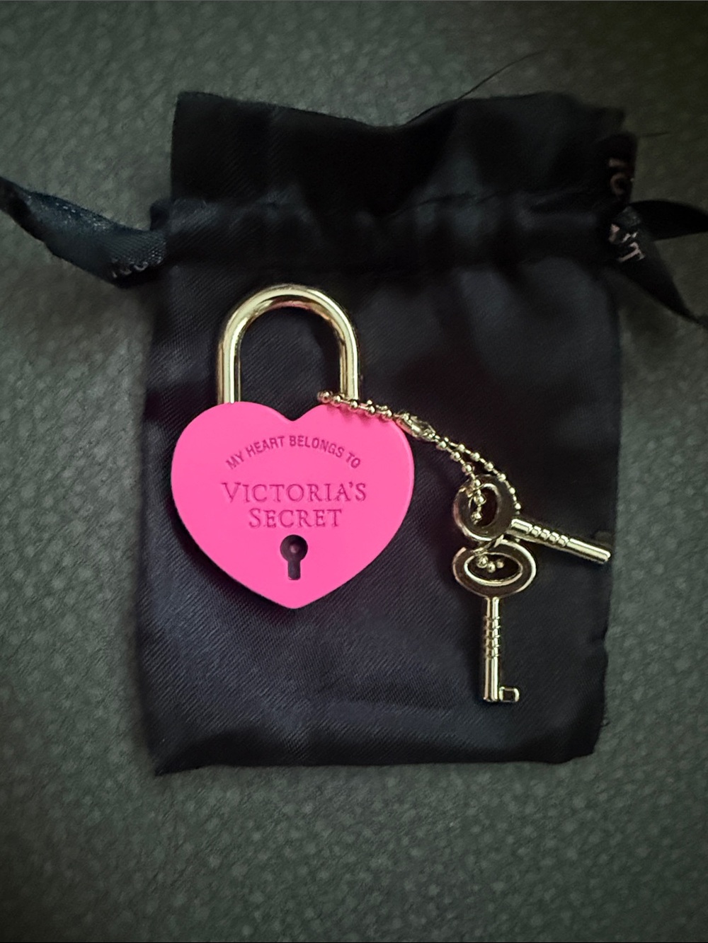 RARE Victoria's Secret Hot Pink Heart Padlock and keys.